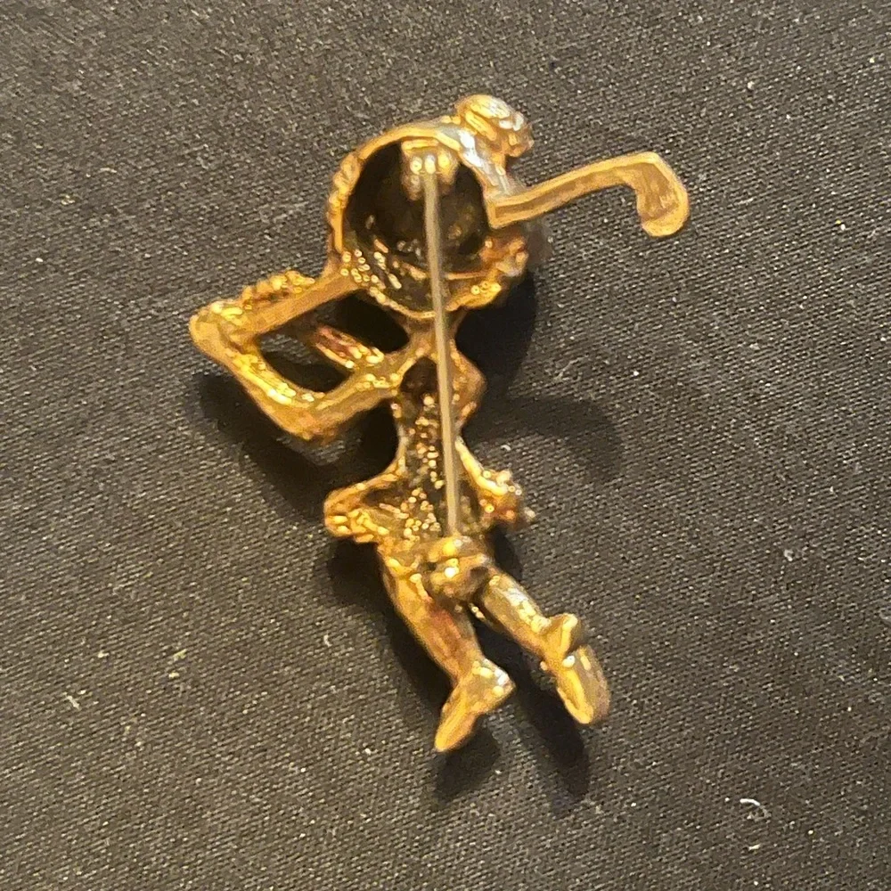 Vintage Gold Tone Miniature Girl Golfer brooch